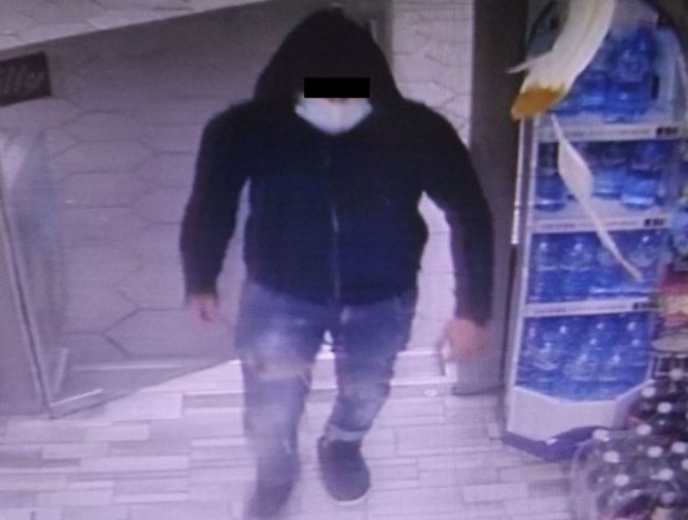 Агресивен клиент извади газов пистолет на продавач в Пловдив