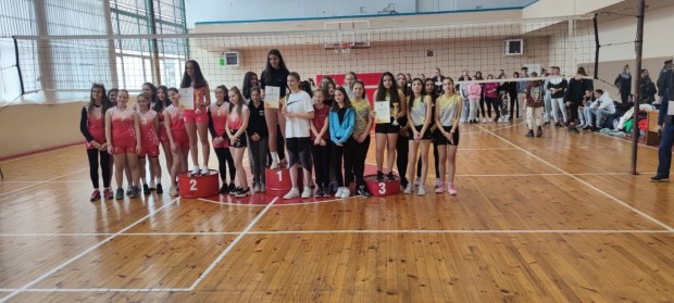Наградиха първенците в общинското първенство по волейбол за 2022/2023 година в Казанлък
