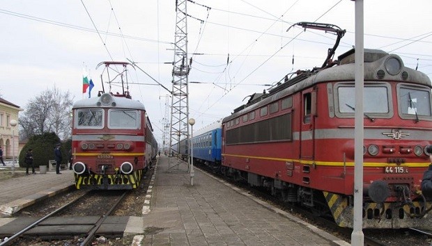 </TD
>Буйстващ пътник се е барикадирал във влак в Русе и