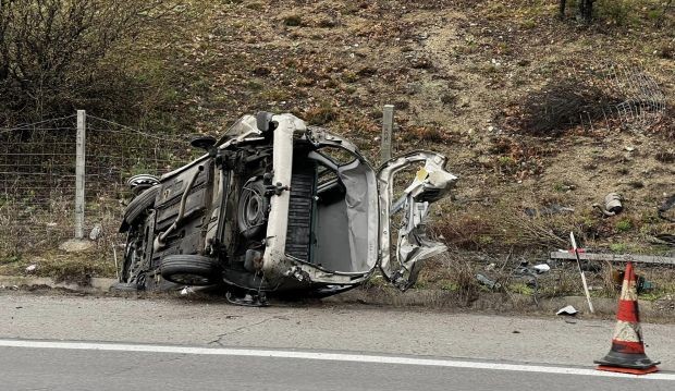Тежка катастрофа с обърнат автомобил на АМ "Тракия"