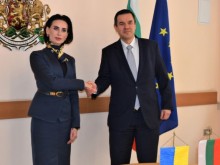 Министър Стоянов постави въпроса за зърното пред новия посланик на Украйна