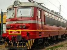 Авария спря влаковете между Ихтиман и Костенец