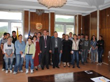 36 полусираци от Асеновград получиха парична помощ от общината за бала си