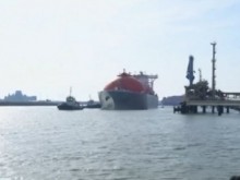 Първият танкер с втечнен природен газ за България пристига на турско пристанище