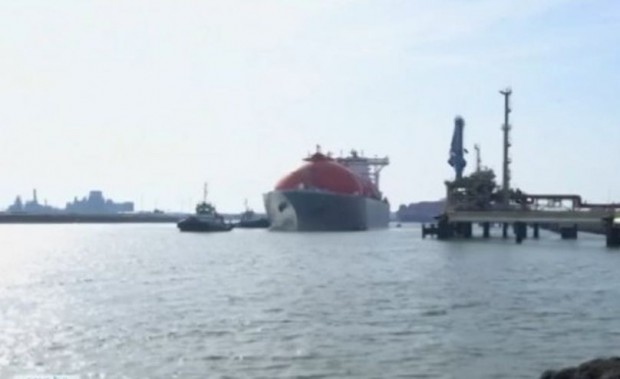 Първият танкер с втечнен природен газ за България пристига на