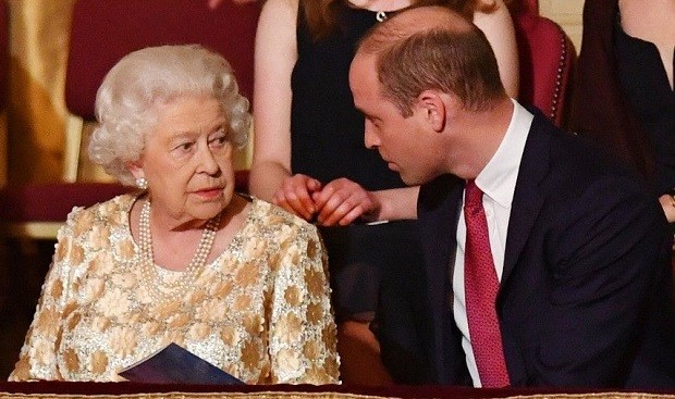 Британската кралица Елизабет II е искала внукът ѝ принц Уилям да служи