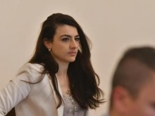 Само в рамките на часове: Лена Бориславова се закле и подаде оставка