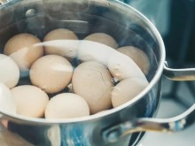 Как да сварим великденските яйца без да се спукат?
