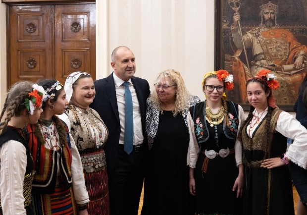 Президентът пред ученици: Родолюбието на младите гради достойното бъдеще на нашия народ