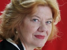Почина писателката Ан Пери
