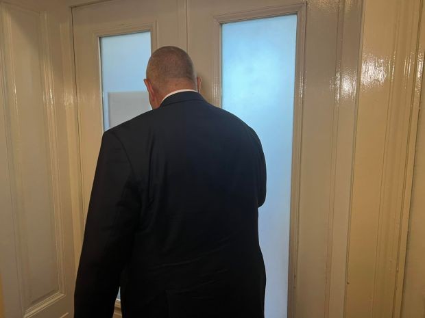 Борисов отиде на среща с ИТН в тяхната парламентарна стая
