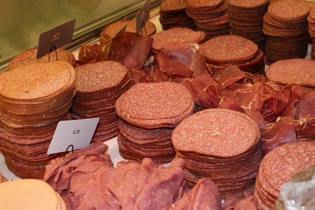 328 кг месо без документи са установени при проверка в търговски обект в Стара Загора