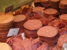 328 кг месо без документи са установени при проверка в търговски обект в Стара Загора