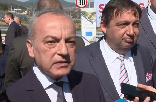 Министър председателят Гълъб Донев и министърът на регионалното развитие и благоустройството арх  Иван Шишков пуснаха