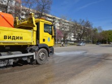 Започна пролетното почистване на Видин, мият улиците в града