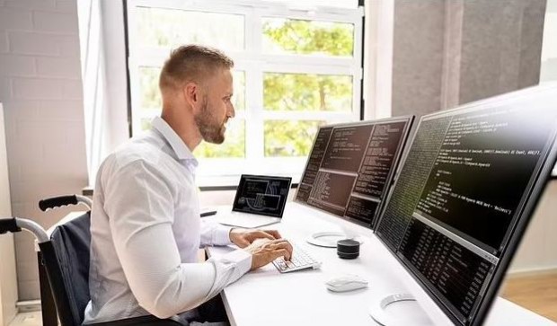 Служители: ChatGPT върши 80% от работата ни, шефовете нямат представа