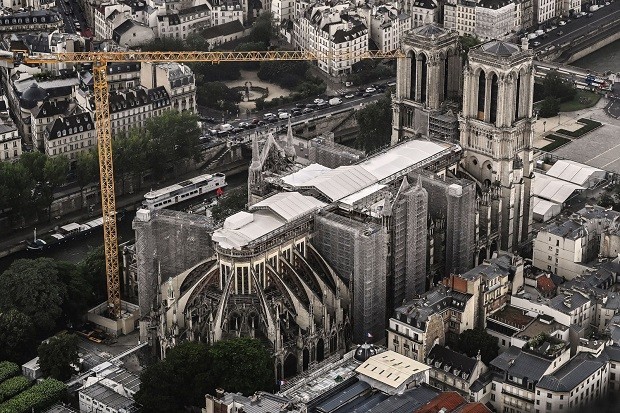 Катедралата Нотр Дам в Париж ще възвърне шпила си до