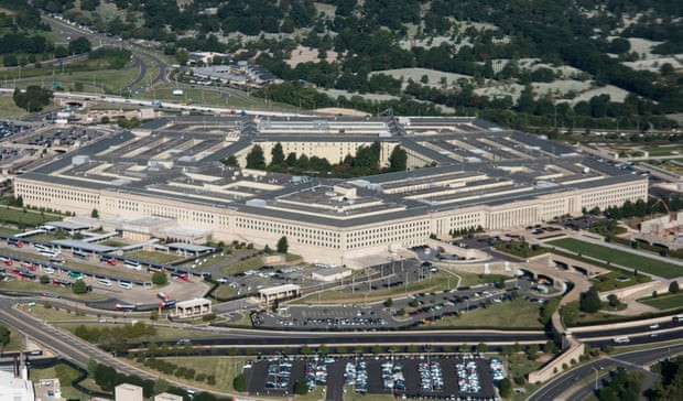 Изтичането на секретни документи от Пентагона е свързано с млад любител на оръжия, който е работил във военна база