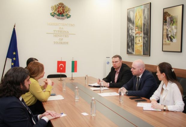 Министър Димитров обсъди с турския посланик двустранните отношения между бизнес асоциациите на страните