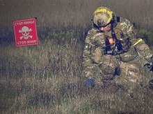 Една трета от Украйна е "замърсена" с взривни устройства