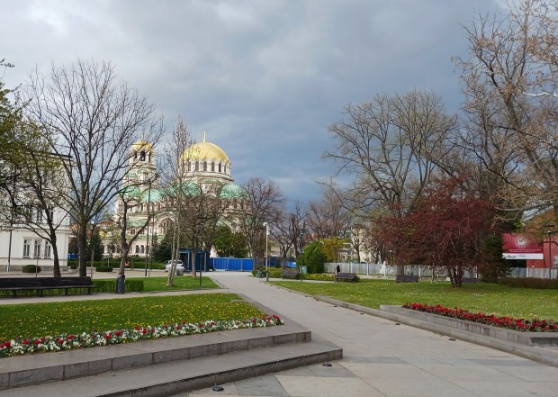 Засилени мерки за сигурност около катедралата Свети Александър Невски в