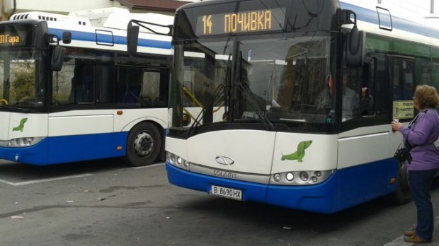 Пускат допълнителни автобуси във Варна за Великден