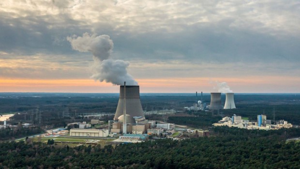 Нова ера: Германия се отказва от ядрената енергия, затваряйки последните си три централи