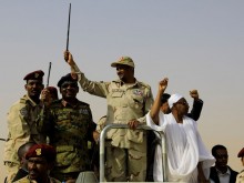 Сблъсъци в Судан: Паравоенни превзеха президентския дворец