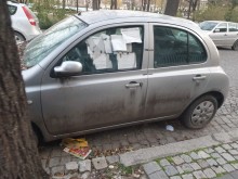 Тази кола все още се разлага до Цар-Симеоновата градина
