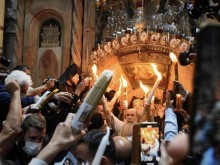 Благодатният огън пътува към България