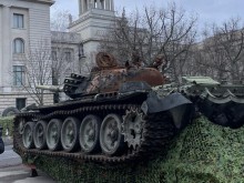 Властите в Берлин поискаха такса "паркинг" за танка пред руското посолство