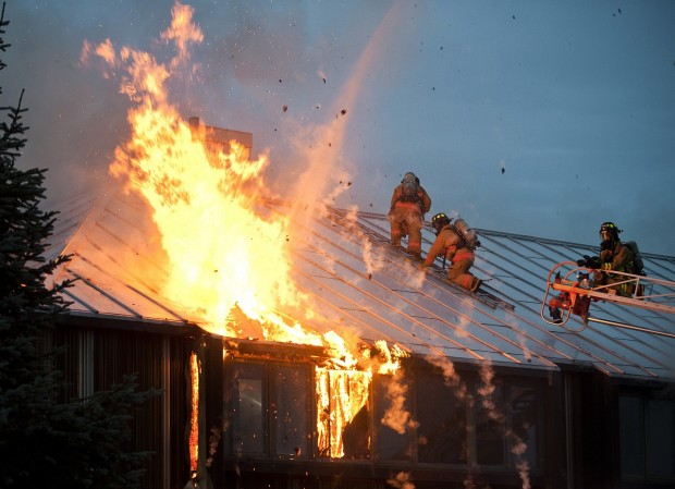 </TD
>Пожар в офисна сграда и складово помещение в Благоевград. Сигналът