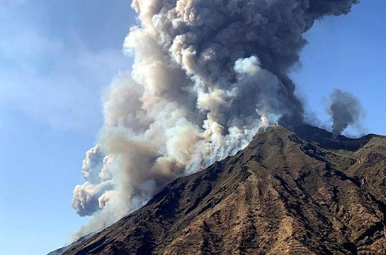 Вулканът Ебеко на Курилските острови изхвърли пепел на височина от 3 км
