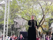 Николина Чакърдъкова разтресе центъра на Пловдив