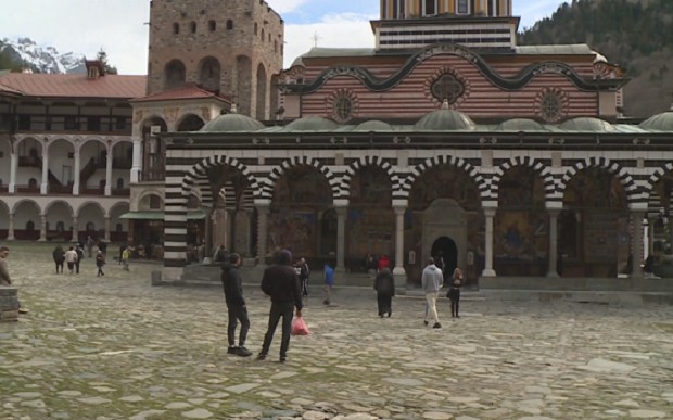 На Великден едно американско семейство сбъдна мечтата си да посети Рилския манастир
