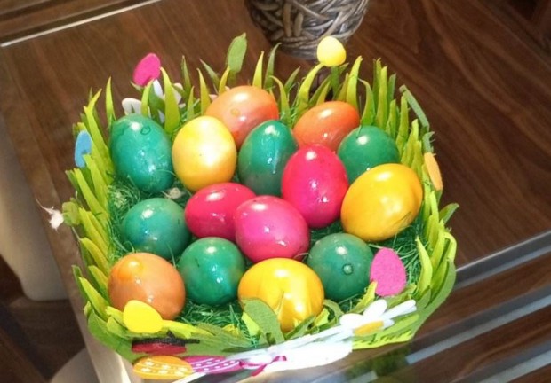 Унесени в красивите шарки които придаваме на великденските си яйца забравяме че после