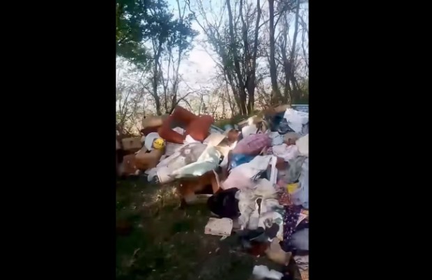 Недопустимо: Изхвърлени мебели и други ненужни вещи в планина Беласица