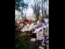 Недопустимо: Изхвърлени мебели и други ненужни вещи в планина Беласица
