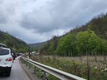 Километрично задръстване по път Е79 между Лютидол и Ребърково