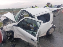 Семейство с деца е пътувало в най-пострадалата кола във верижната катастрофа на "Тракия"