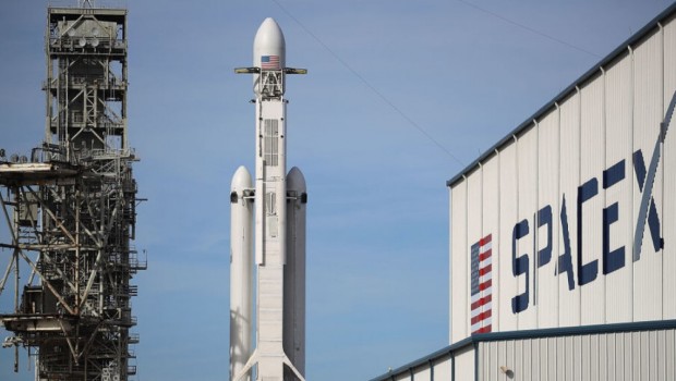 Отложиха изстрелването на ракетата на SpaceX Tова стана само минути