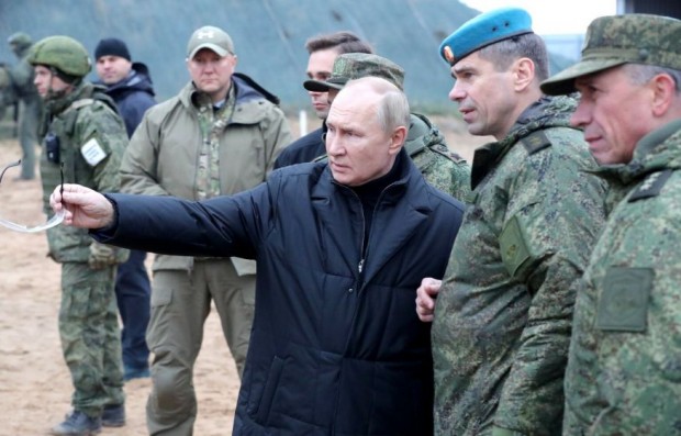 Путин посети фронтови щабове в Херсонска и Луганска област