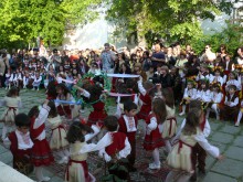 Децата от ЦДГ "Десислава" научиха българските традиции