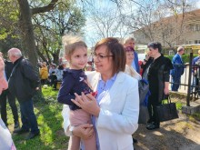 Нинова: Много силни хора с много пари и влияние стоят зад това