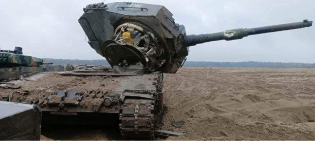 Куполът на един от "Леопардите" на ВСУ падна още на подготовката в Полша