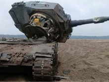 Куполът на един от "Леопардите" на ВСУ падна още на подготовката в Полша