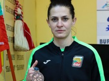 Медалистката от Световното по бокс Светлана Каменова с награда
