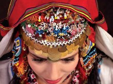 В Пловдив изложба показва уникалността в красотата на забраждането на българката