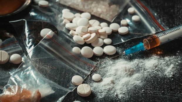 Сгащиха наркодилър с 6 присъди с няколко вида наркотици