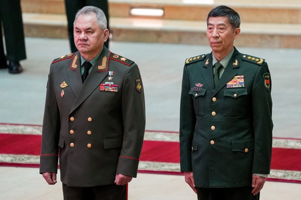 Шойгу обяви разширяване на военното сътрудничество между Русия и Китай